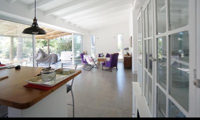 Moderna casa en venta zona Rincon del Indio