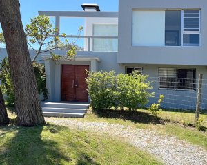 Casa en venta, de 5 dormitorios en Rincón del Indio, Punta del Este.