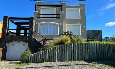 Casa en venta de 4 dormitorios, en Punta Piedras