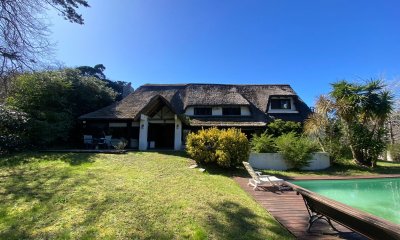 Casa en venta, de 4 dormitorios, en Zona del Golf!