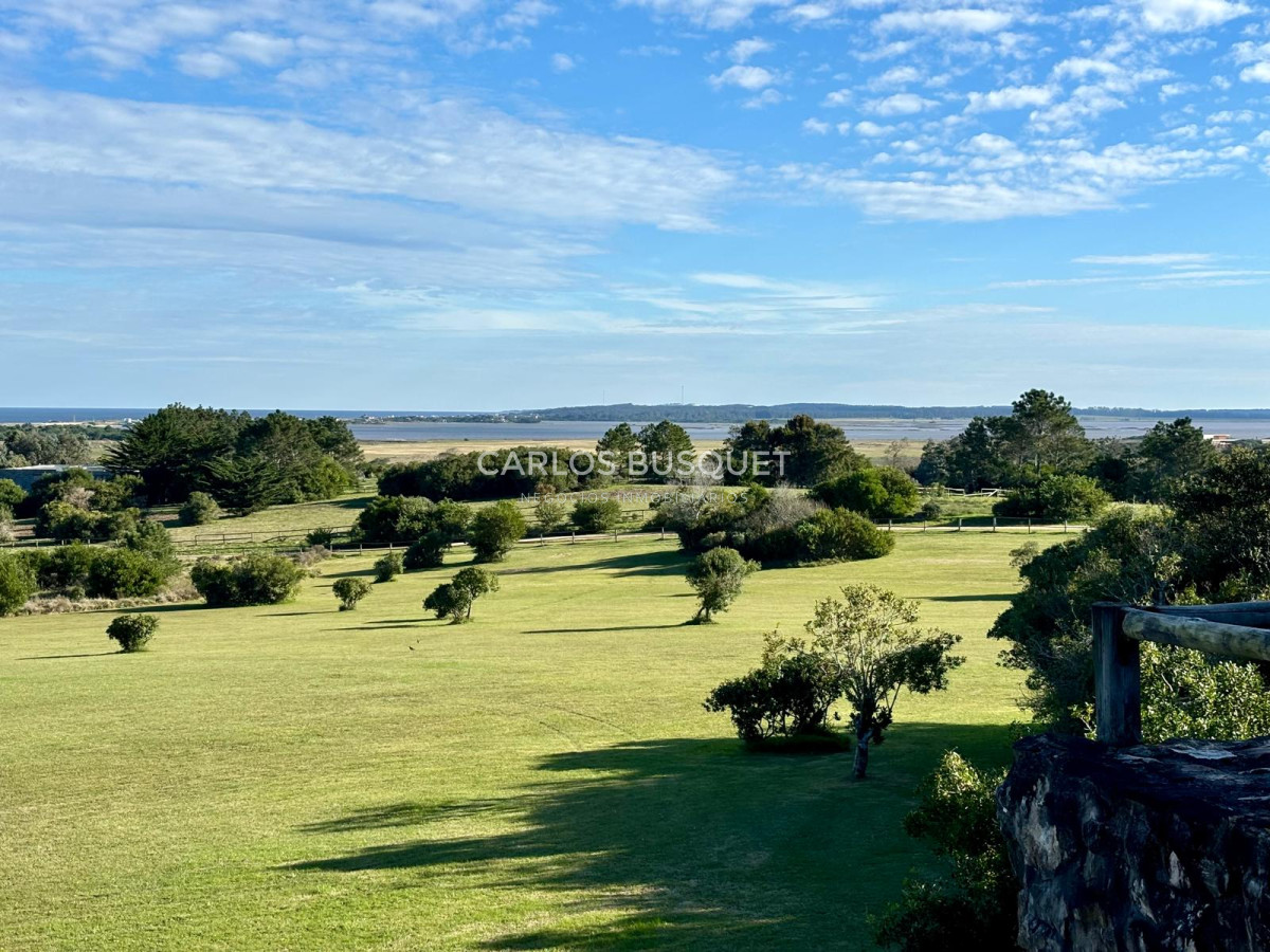 Chacra ID.635 - Chacra en alquiler temporal, de 4 dormitorios en Jose Ignacio, con vista al mar y a la alguna