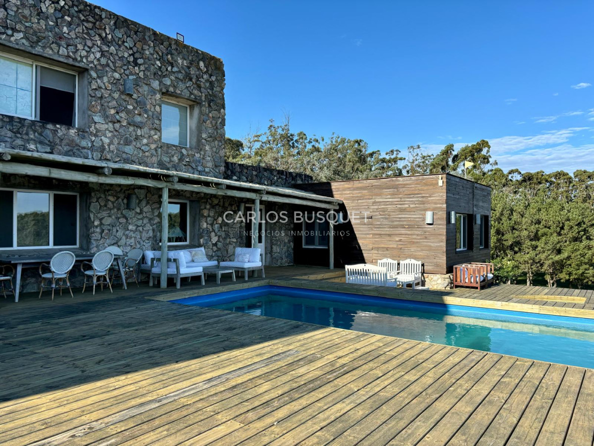 Chacra ID.635 - Chacra en alquiler temporal, de 4 dormitorios en Jose Ignacio, con vista al mar y a la alguna