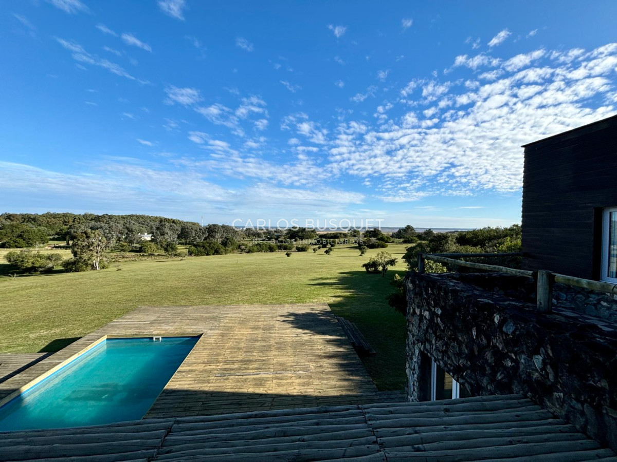 Chacra ID.635 - Chacra en alquiler temporal, de 4 dormitorios en Jose Ignacio, con vista al mar y a la alguna