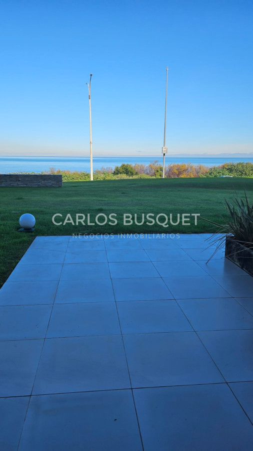 Apartamento ID.1261 - Apartamento en alquiler temporal 2 dormitorios en playa mansa, primera fila.
