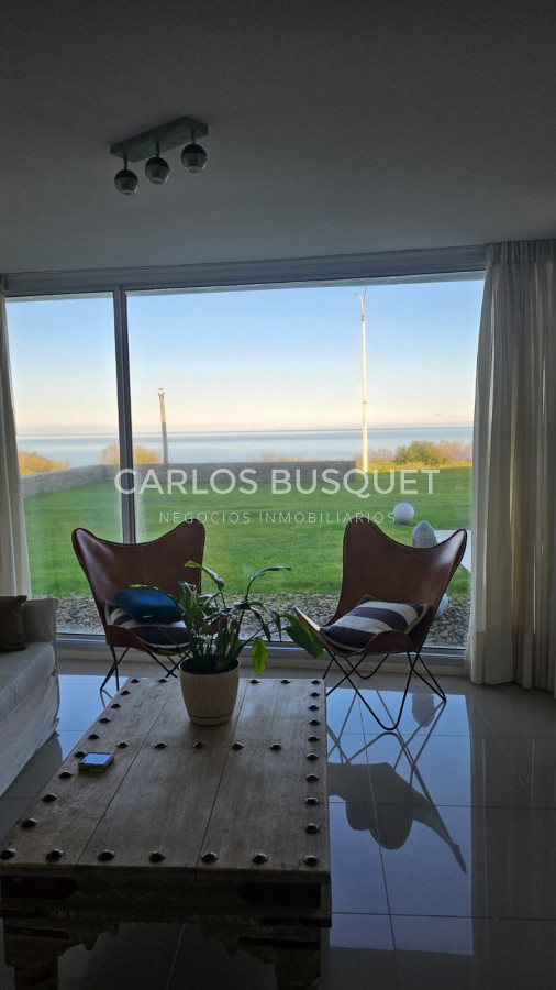 Apartamento ID.1261 - Apartamento en alquiler temporal 2 dormitorios en playa mansa, primera fila.