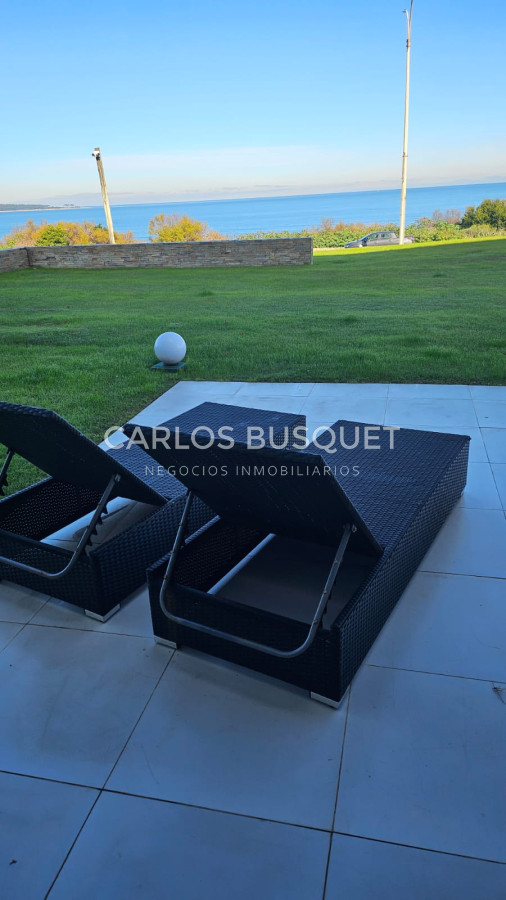 Apartamento ID.1261 - Apartamento en alquiler temporal 2 dormitorios en playa mansa, primera fila.