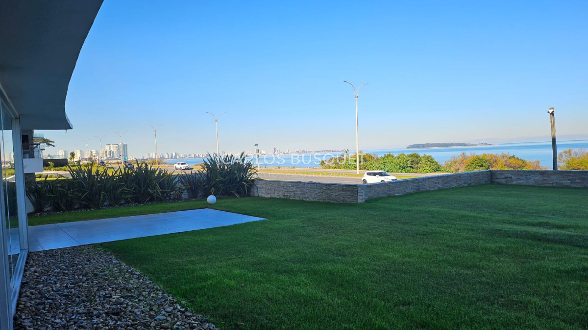 Apartamento ID.1261 - Apartamento en alquiler temporal 2 dormitorios en playa mansa, primera fila.