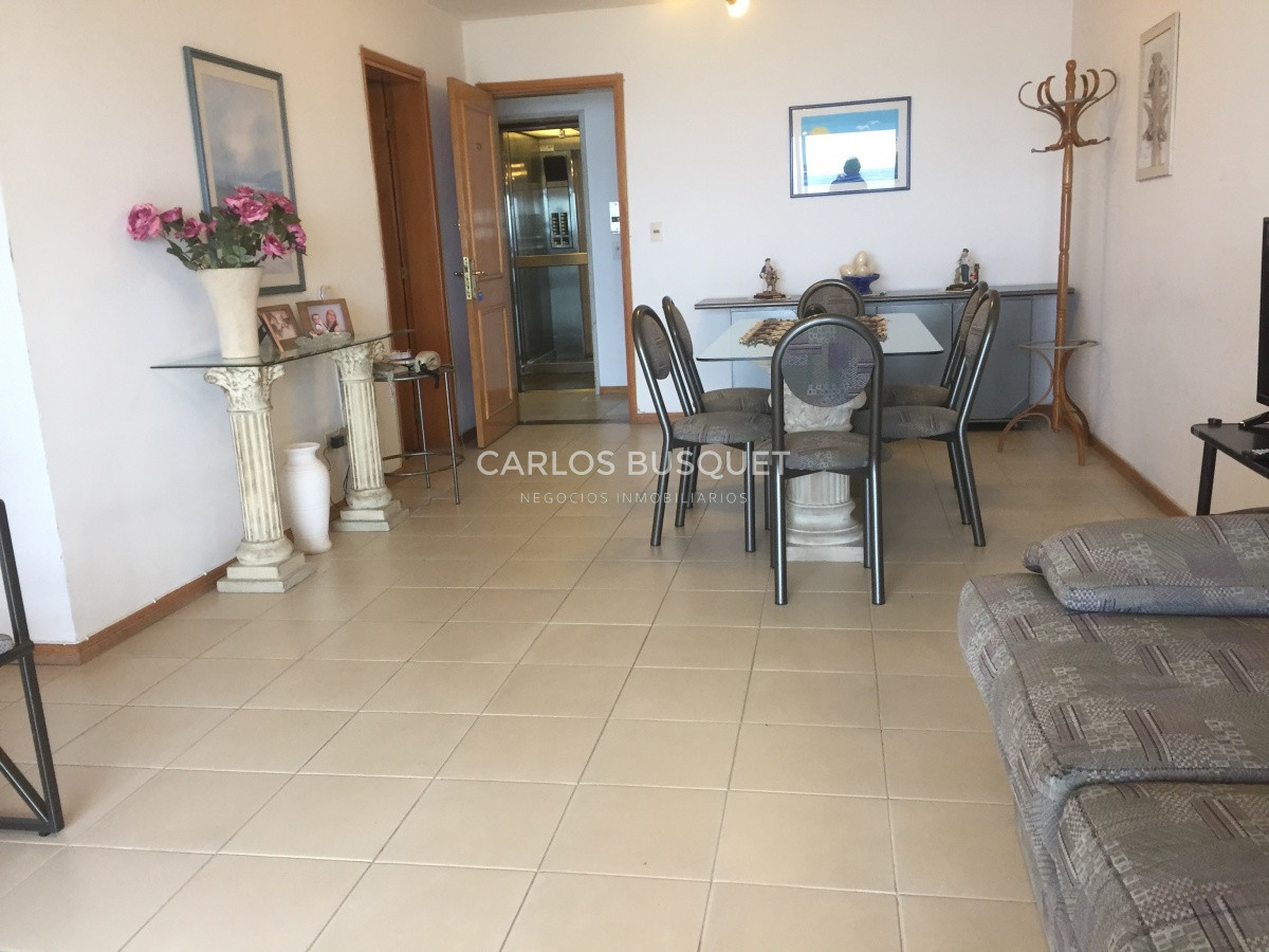 Apartamento ID.41 - Apartamento en venta de 2 dormitorios, playa brava, primera fila 