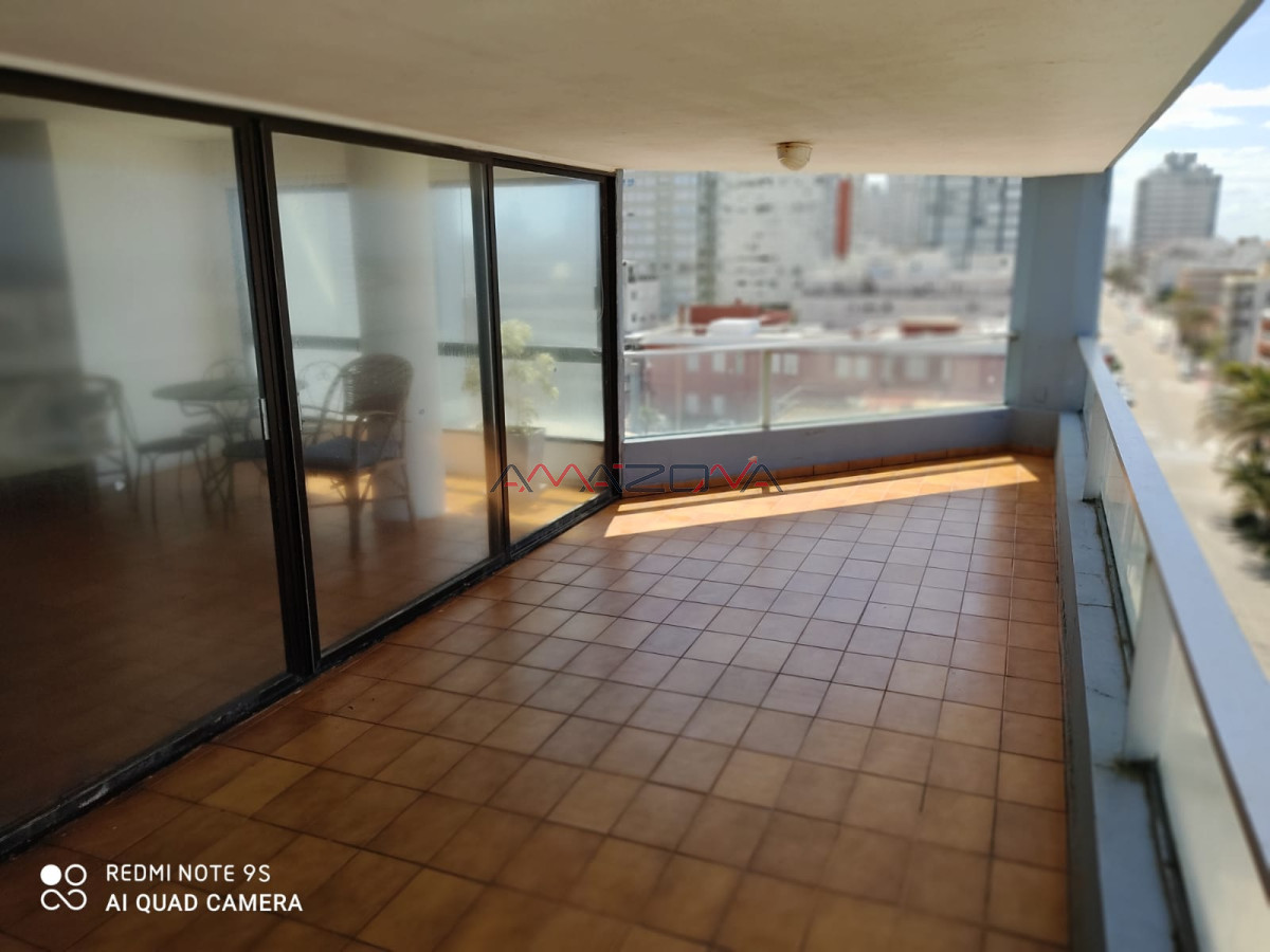 Apartamento ID.4990 - Venta Apartamento 3 Dormitorios y dependencia, Peninsula, Punta del Este