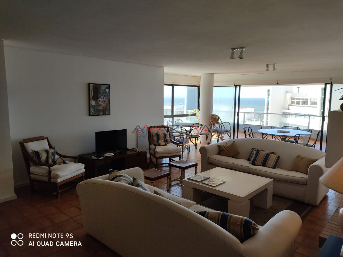 Apartamento ID.4990 - Venta Apartamento 3 Dormitorios y dependencia, Peninsula, Punta del Este