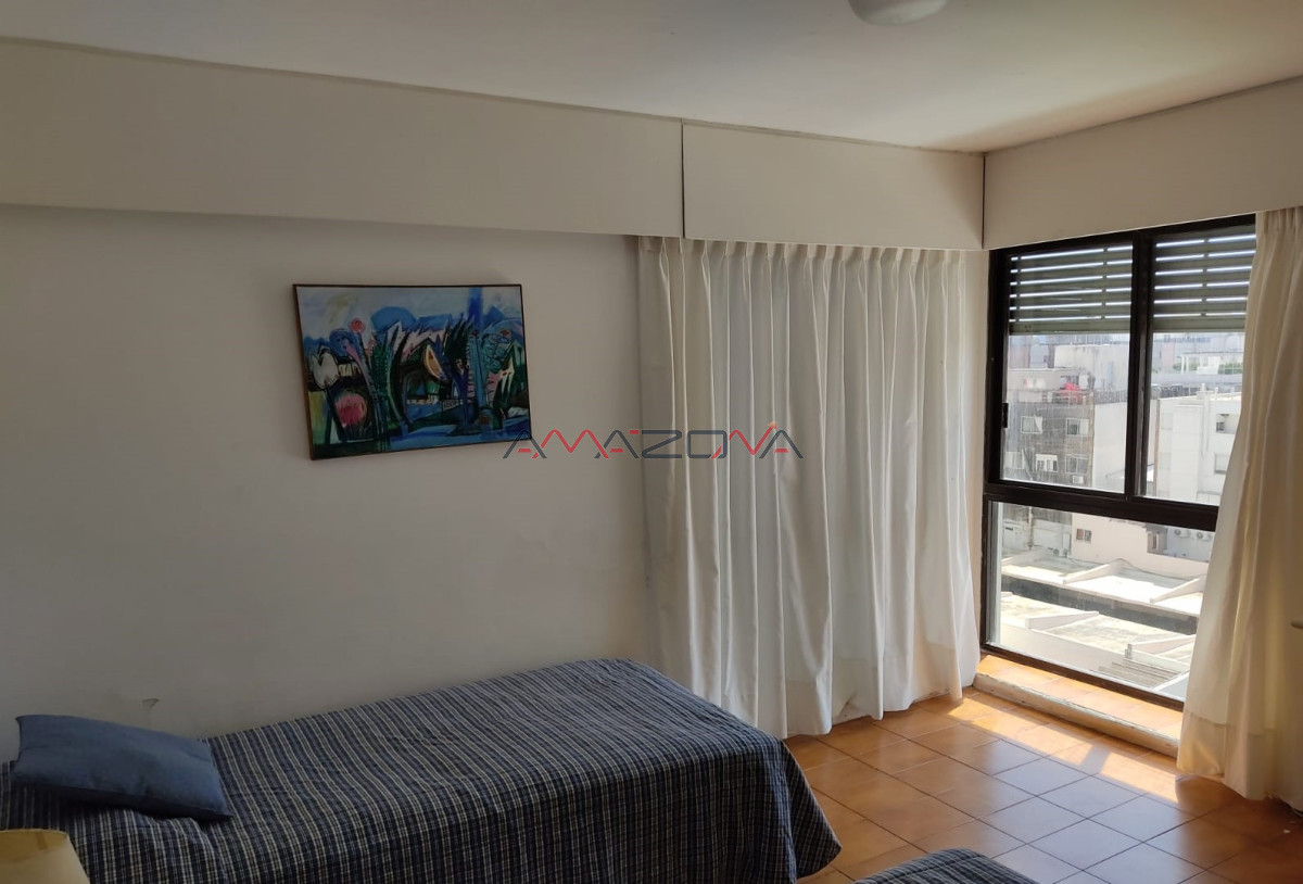 Apartamento ID.4990 - Venta Apartamento 3 Dormitorios y dependencia, Peninsula, Punta del Este