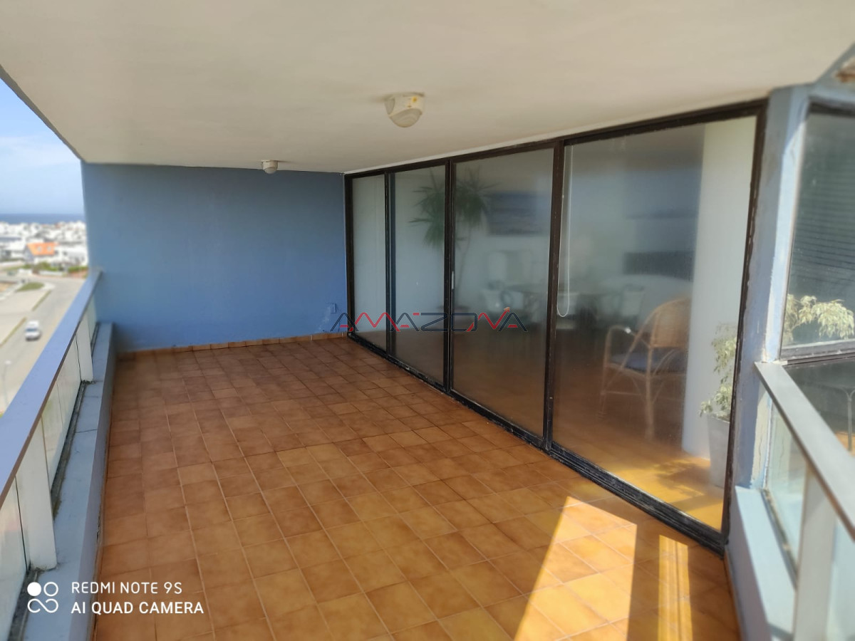 Apartamento ID.4990 - Venta Apartamento 3 Dormitorios y dependencia, Peninsula, Punta del Este