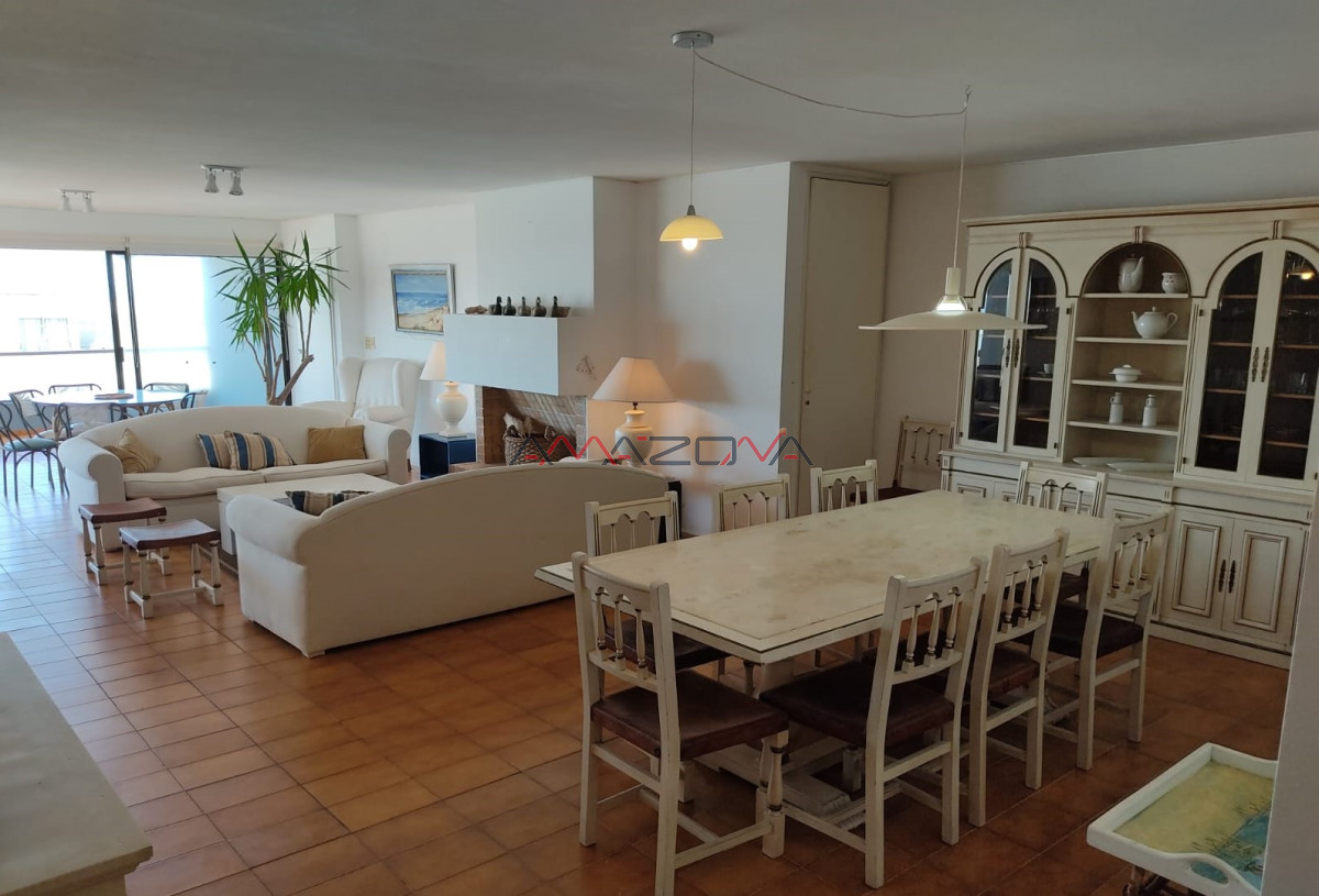 Apartamento ID.4990 - Venta Apartamento 3 Dormitorios y dependencia, Peninsula, Punta del Este
