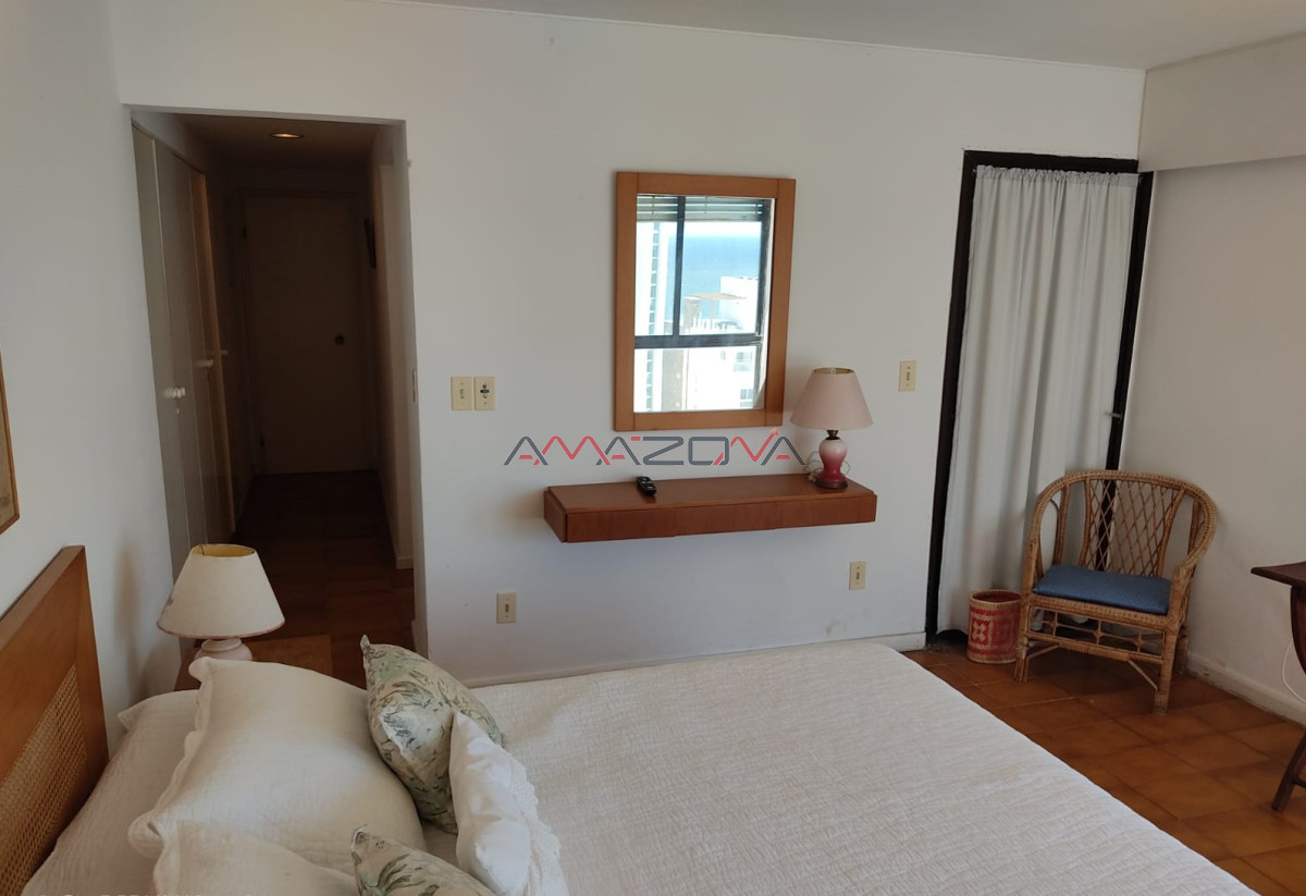 Apartamento ID.4990 - Venta Apartamento 3 Dormitorios y dependencia, Peninsula, Punta del Este
