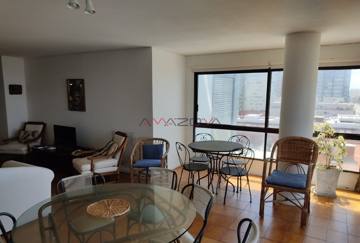 Apartamento ID.4990 - Venta Apartamento 3 Dormitorios y dependencia, Peninsula, Punta del Este