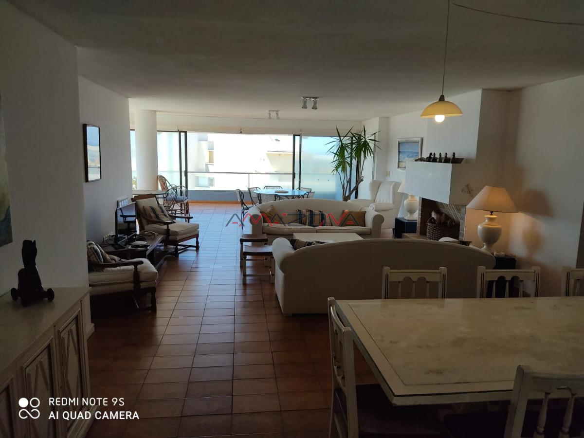 Apartamento ID.4990 - Venta Apartamento 3 Dormitorios y dependencia, Peninsula, Punta del Este