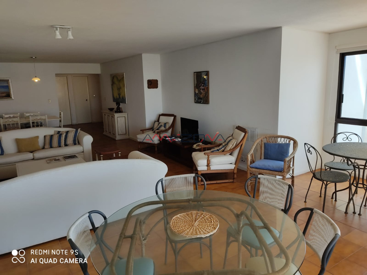 Apartamento ID.4990 - Venta Apartamento 3 Dormitorios y dependencia, Peninsula, Punta del Este