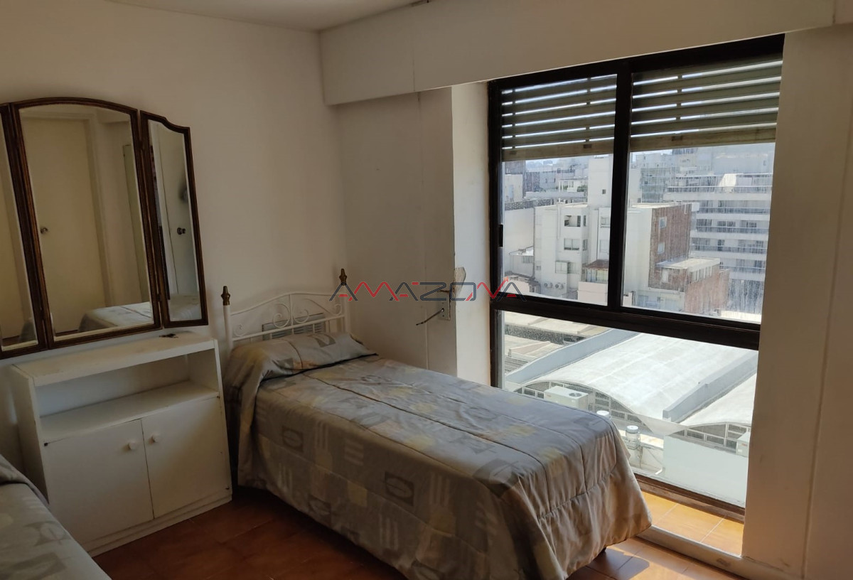 Apartamento ID.4990 - Venta Apartamento 3 Dormitorios y dependencia, Peninsula, Punta del Este