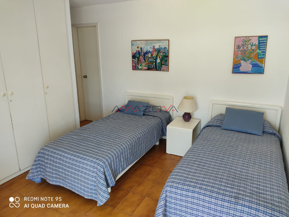 Apartamento ID.4990 - Venta Apartamento 3 Dormitorios y dependencia, Peninsula, Punta del Este