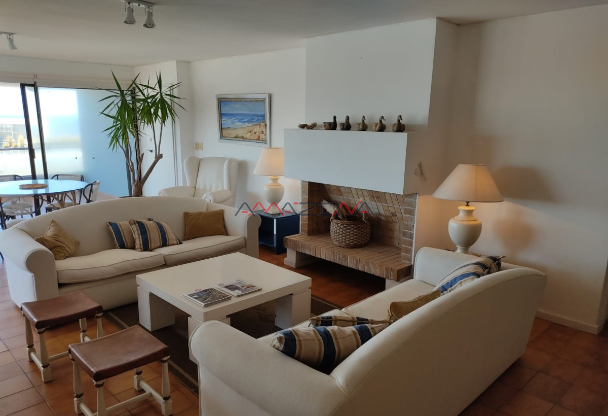 Apartamento ID.4990 - Venta Apartamento 3 Dormitorios y dependencia, Peninsula, Punta del Este