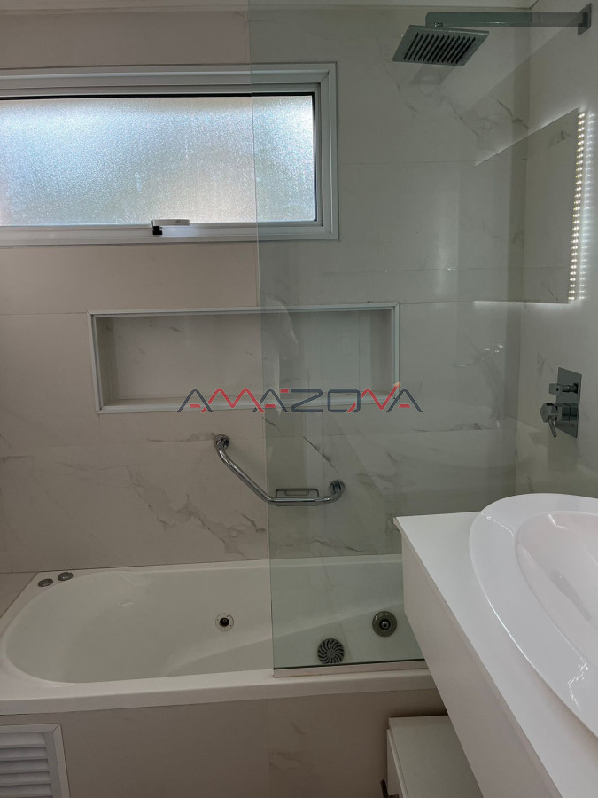 Apartamento ID.5010 - Venta Apartamento 3 Dormitorios, Peninsula, Punta del Este