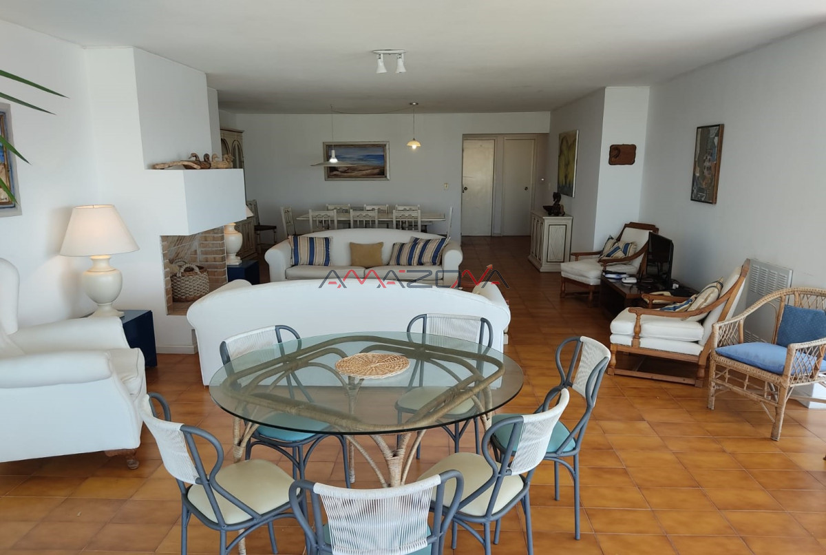 Apartamento ID.4990 - Venta Apartamento 3 Dormitorios y dependencia, Peninsula, Punta del Este