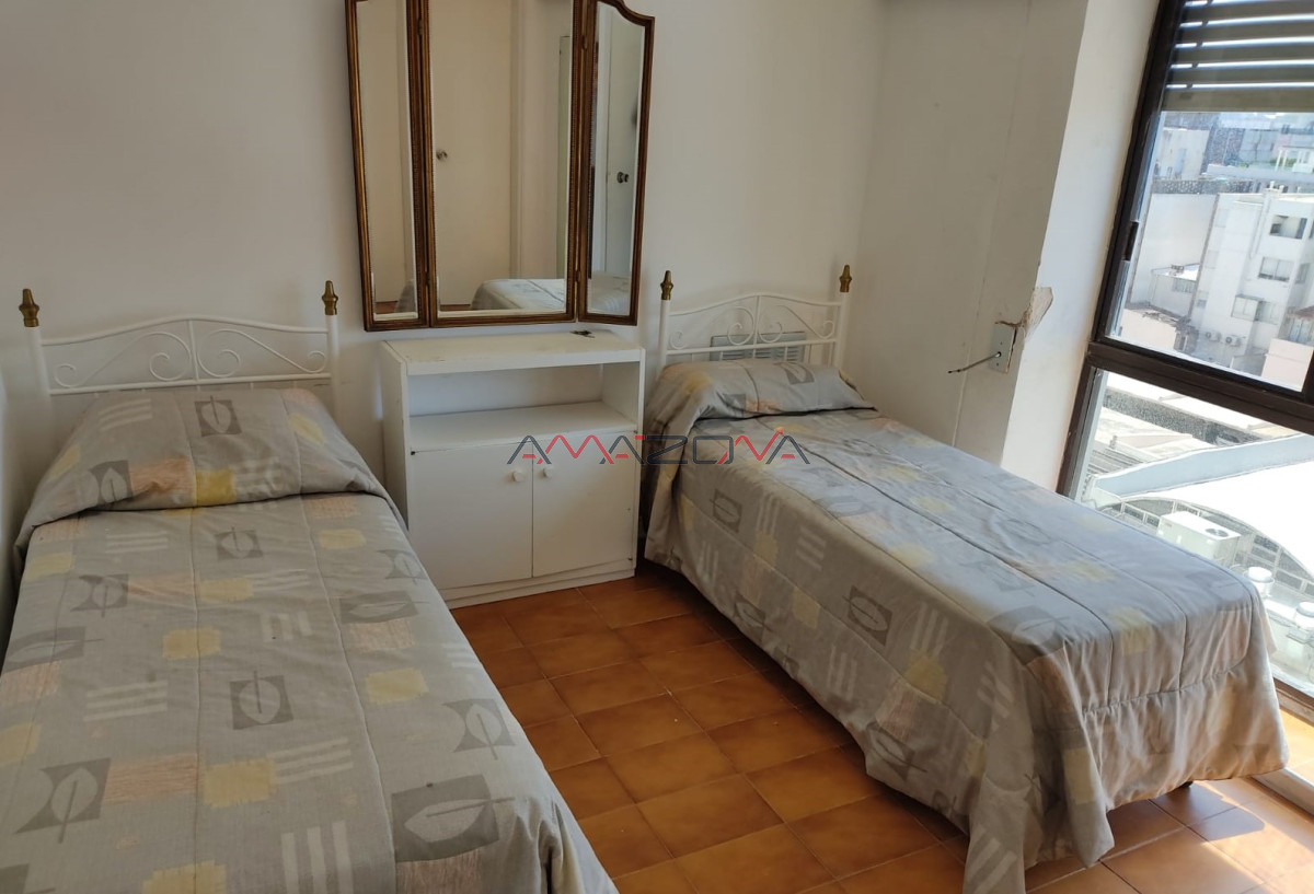 Apartamento ID.4990 - Venta Apartamento 3 Dormitorios y dependencia, Peninsula, Punta del Este