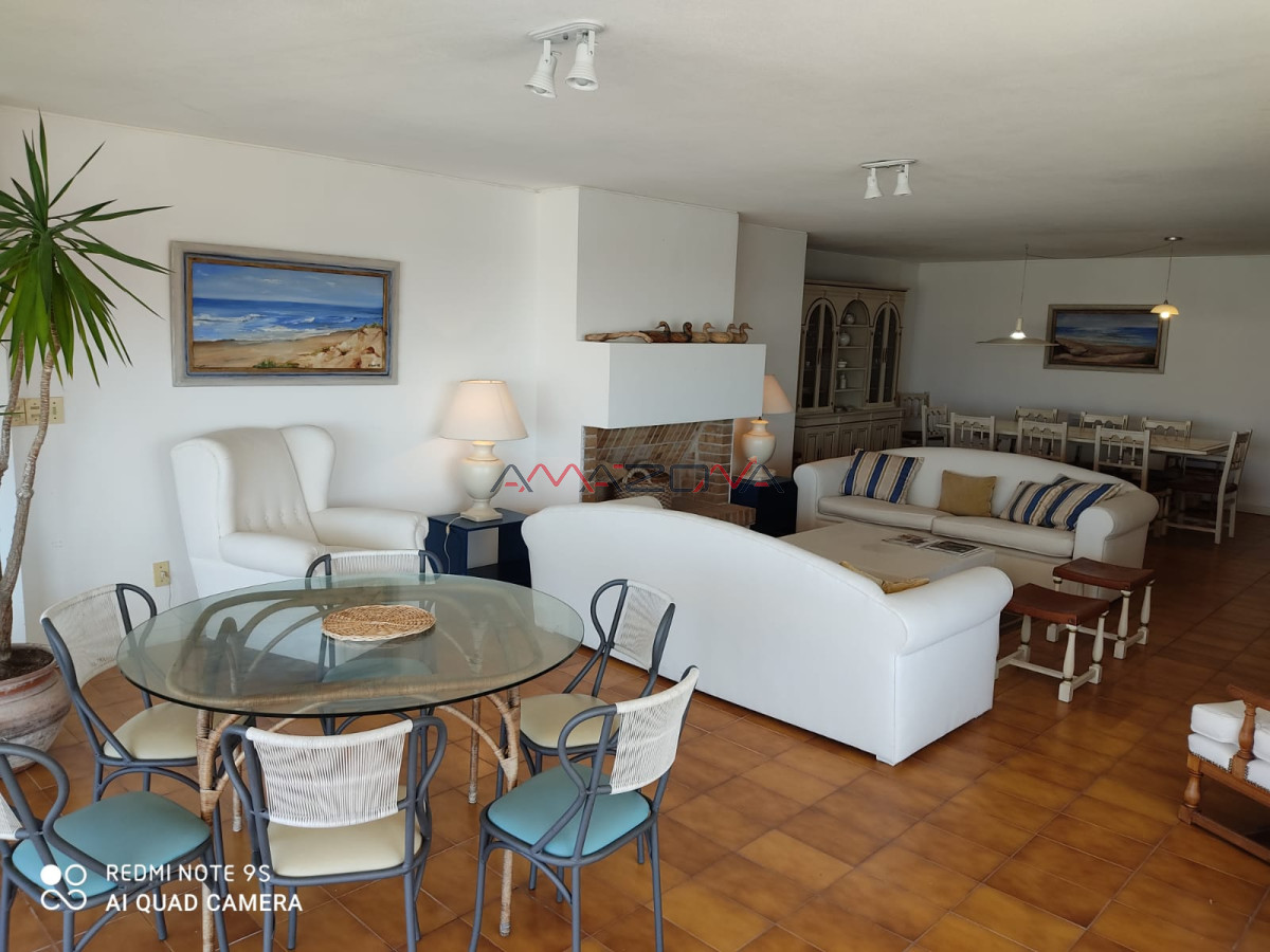 Apartamento ID.4990 - Venta Apartamento 3 Dormitorios y dependencia, Peninsula, Punta del Este