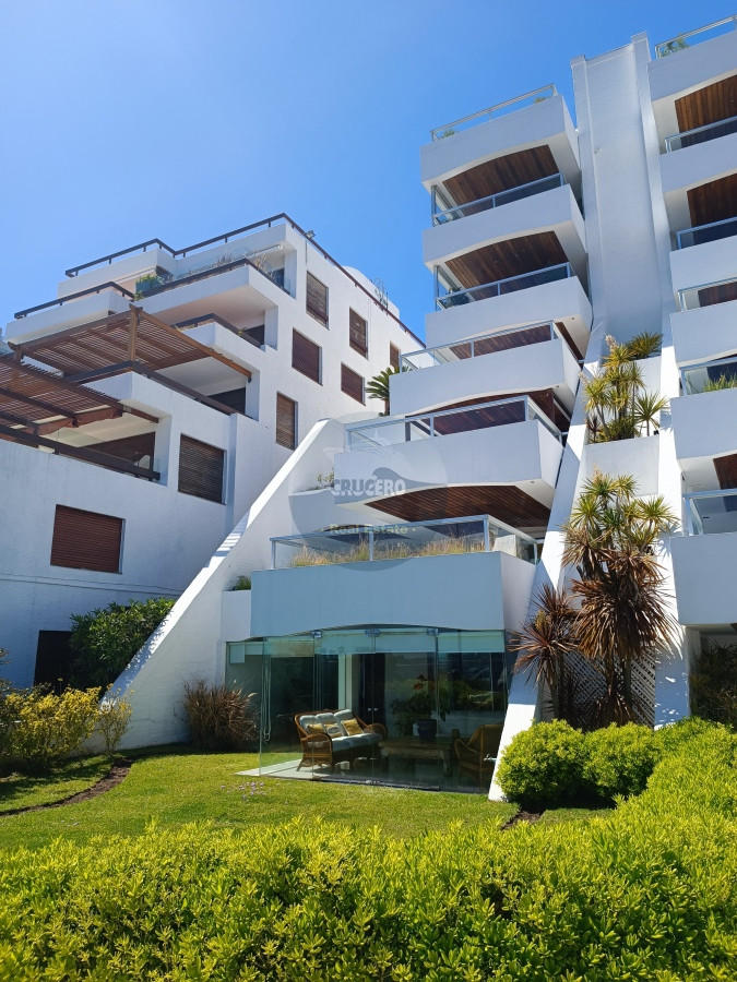 Apartamento ID.5710 - VENTA APARTAMENTO 3 DORMITORIOS PUERTO PUNTA DEL ESTE 