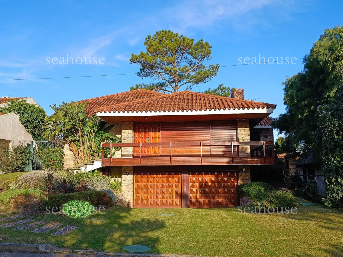 Casa Ref.305 - Venta Casa 4 Dormitorios, Playa Mansa, Punta del Este