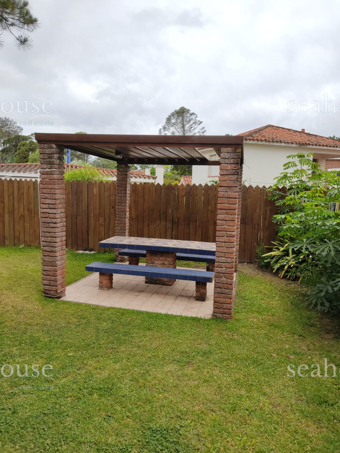 Casa Ref.305 - Venta Casa 4 Dormitorios, Playa Mansa, Punta del Este