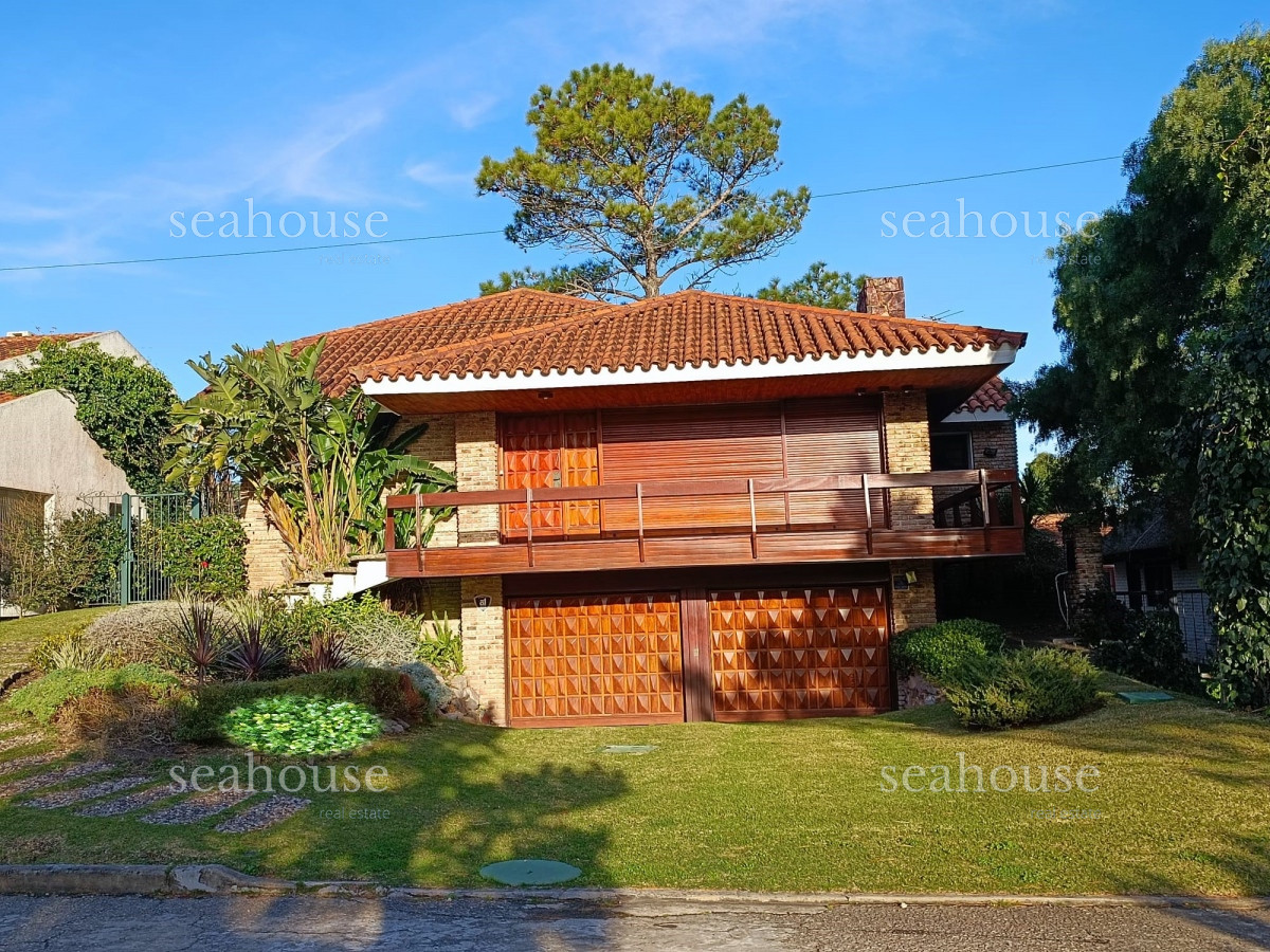 Casa Ref.305 - Venta Casa 4 Dormitorios, Playa Mansa, Punta del Este