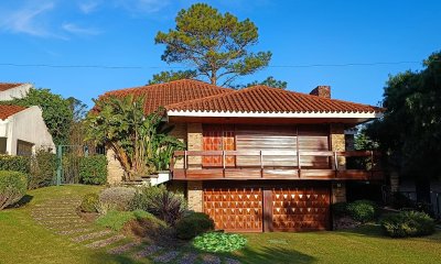 Venta Casa 4 Dormitorios, Playa Mansa, Punta del Este