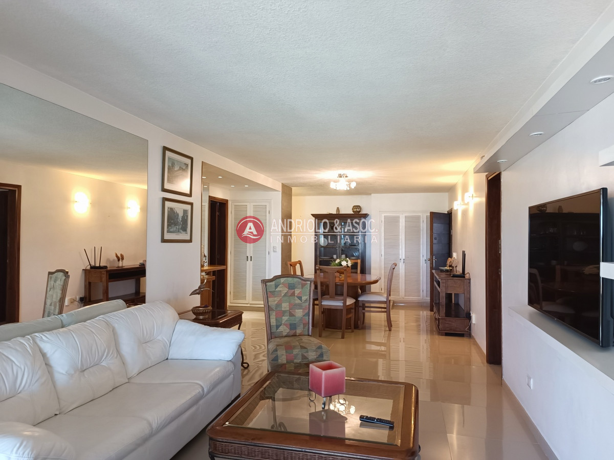 Apartamento ID.7221 - Venta Apartamento 3 Dormitorios en Suite, Península, frente al Puerto, Punta del Este
