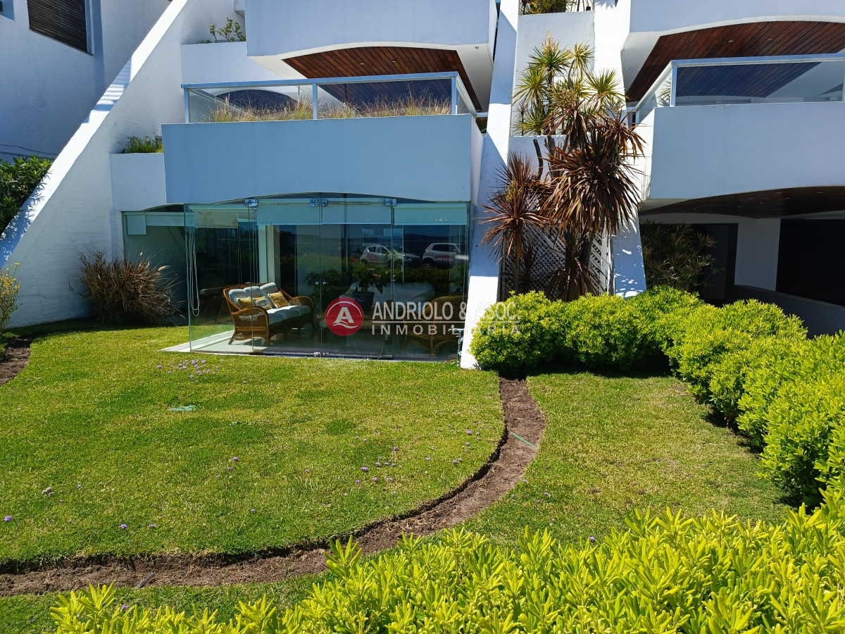 Apartamento ID.7221 - Venta Apartamento 3 Dormitorios en Suite, Península, frente al Puerto, Punta del Este