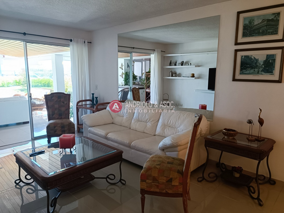 Apartamento ID.7221 - Venta Apartamento 3 Dormitorios en Suite, Península, frente al Puerto, Punta del Este