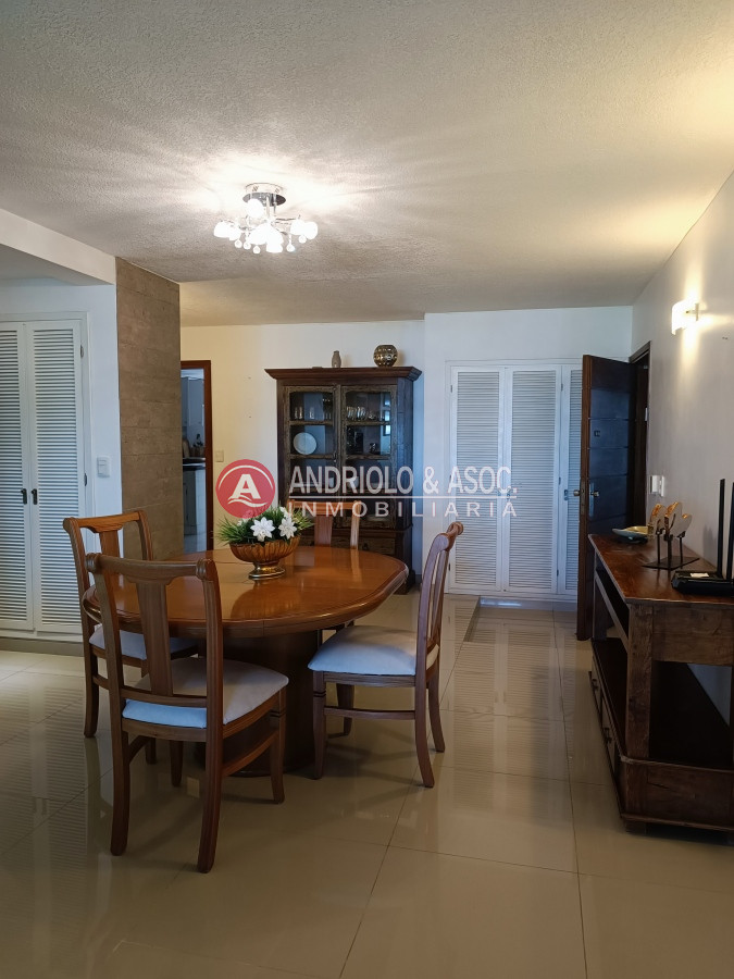 Apartamento ID.7221 - Venta Apartamento 3 Dormitorios en Suite, Península, frente al Puerto, Punta del Este