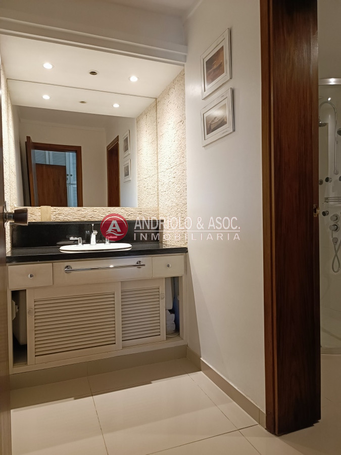 Apartamento ID.7221 - Venta Apartamento 3 Dormitorios en Suite, Península, frente al Puerto, Punta del Este