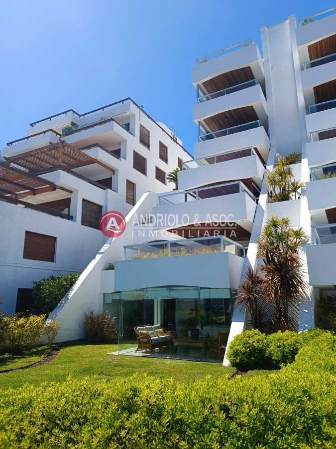 Apartamento ID.7221 - Venta Apartamento 3 Dormitorios en Suite, Península, frente al Puerto, Punta del Este