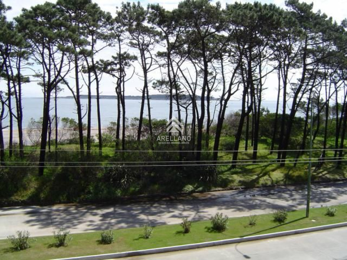 Apartamento ID.464 - Venta Apartamento 2 Dormitorios y Dependencia, Playa Mansa, Punta del Este