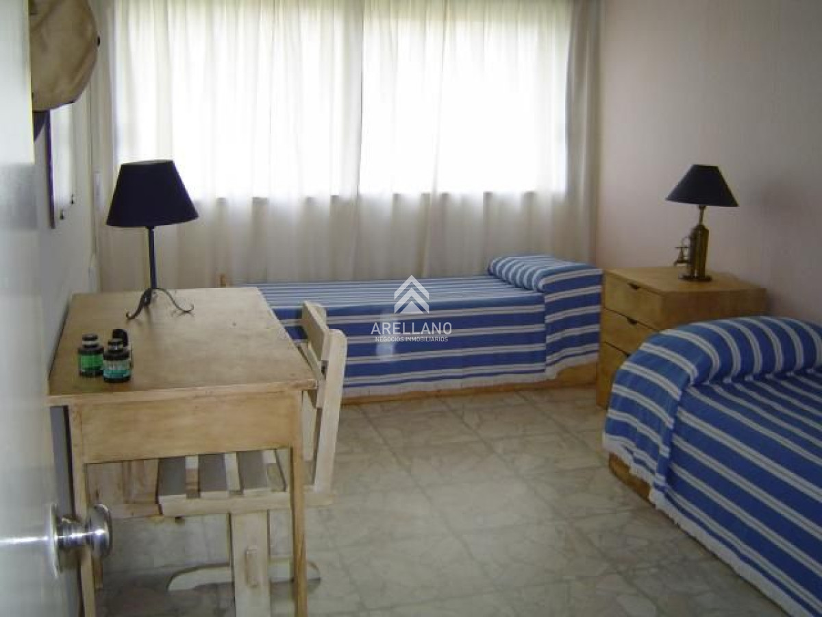 Apartamento ID.464 - Venta Apartamento 2 Dormitorios y Dependencia, Playa Mansa, Punta del Este