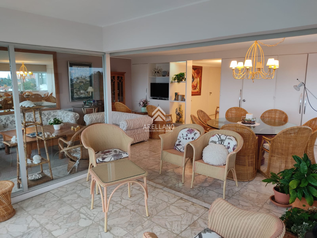 Apartamento ID.1158 - Venta Apartamento 3 Dormitorios, Playa Mansa, Punta del Este