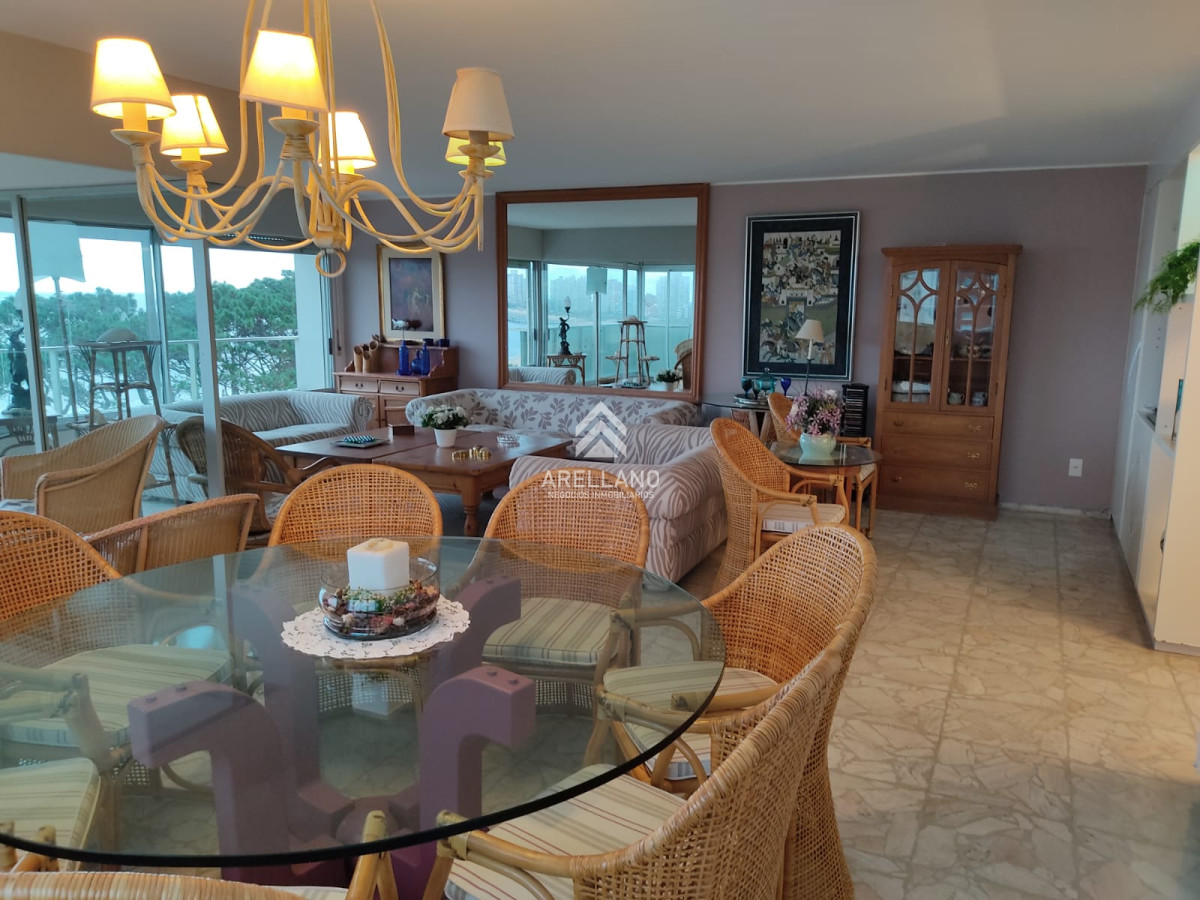 Apartamento ID.1158 - Venta Apartamento 3 Dormitorios, Playa Mansa, Punta del Este