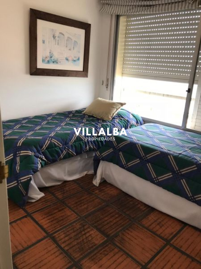 Apartamento ID.735 - Venta Apartamento 3 Dormitorios, Peninsula, Punta del Este