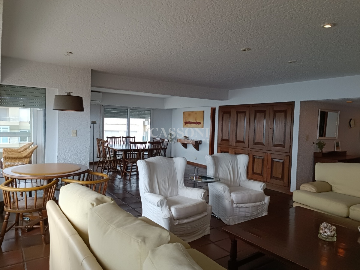 Apartamento ID.638 - Venta Apartamento 3 Dormitorios y Dependencia, Playa Mansa, Punta del Este