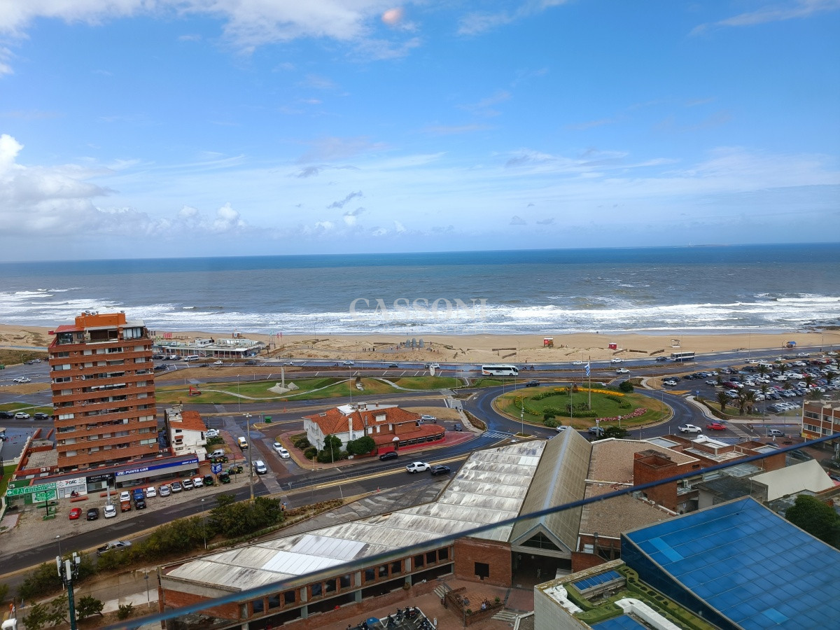 Apartamento ID.638 - Venta Apartamento 3 Dormitorios y Dependencia, Playa Mansa, Punta del Este
