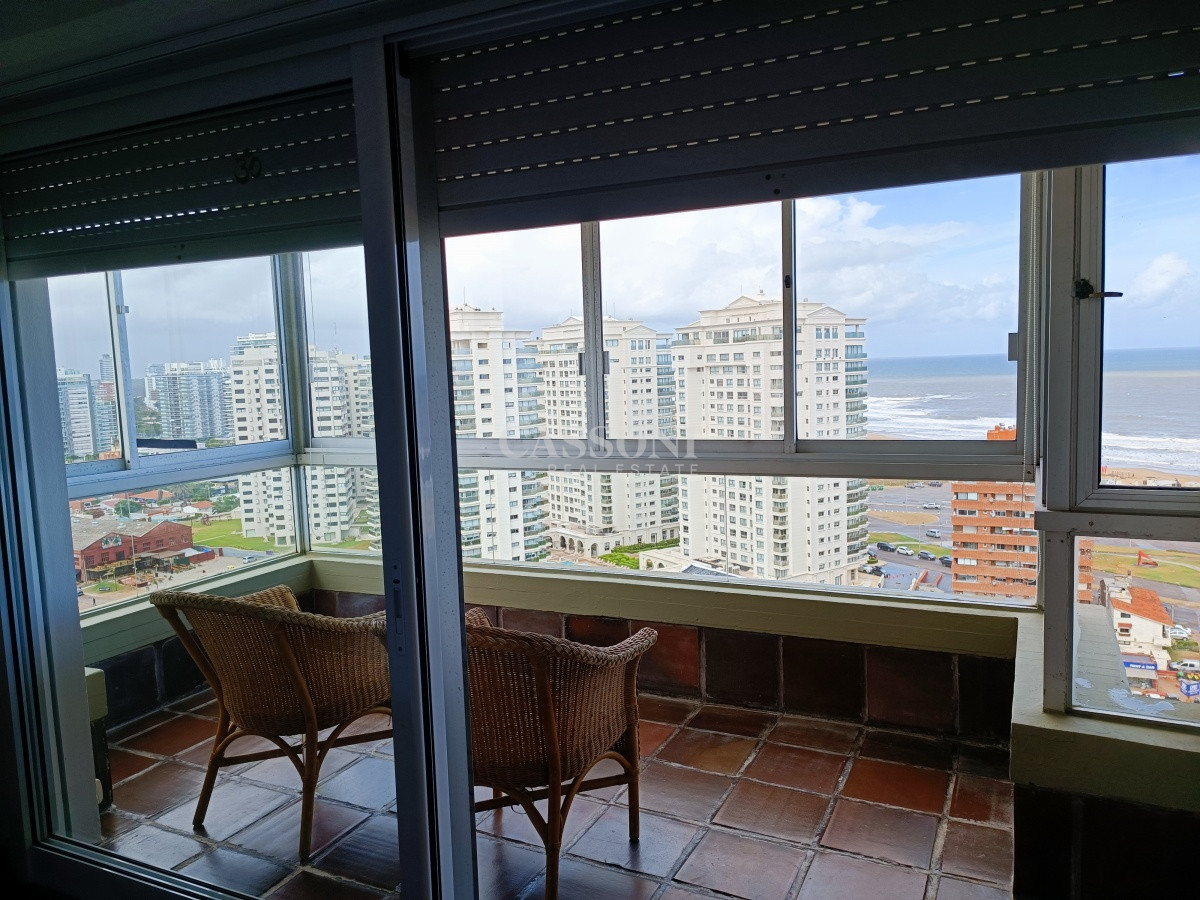 Apartamento ID.638 - Venta Apartamento 3 Dormitorios y Dependencia, Playa Mansa, Punta del Este
