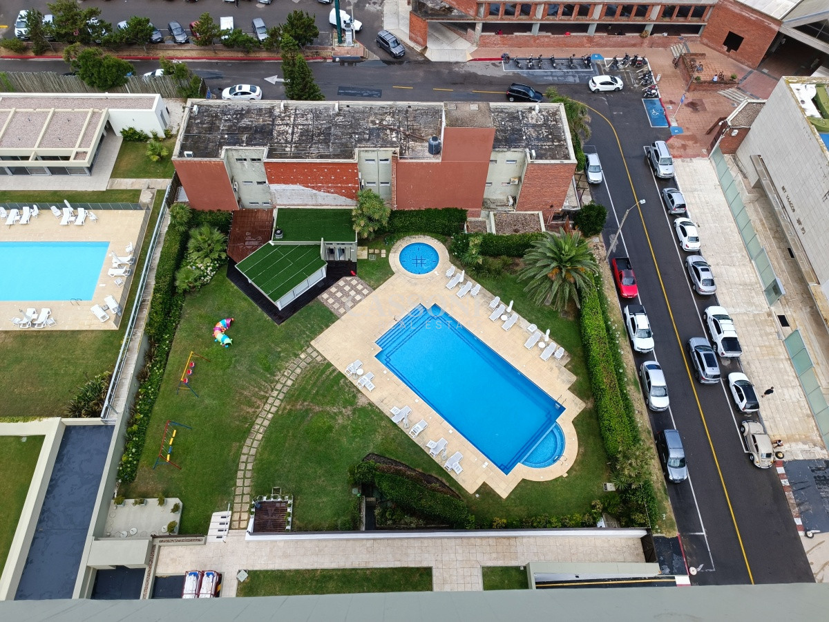 Apartamento ID.638 - Venta Apartamento 3 Dormitorios y Dependencia, Playa Mansa, Punta del Este