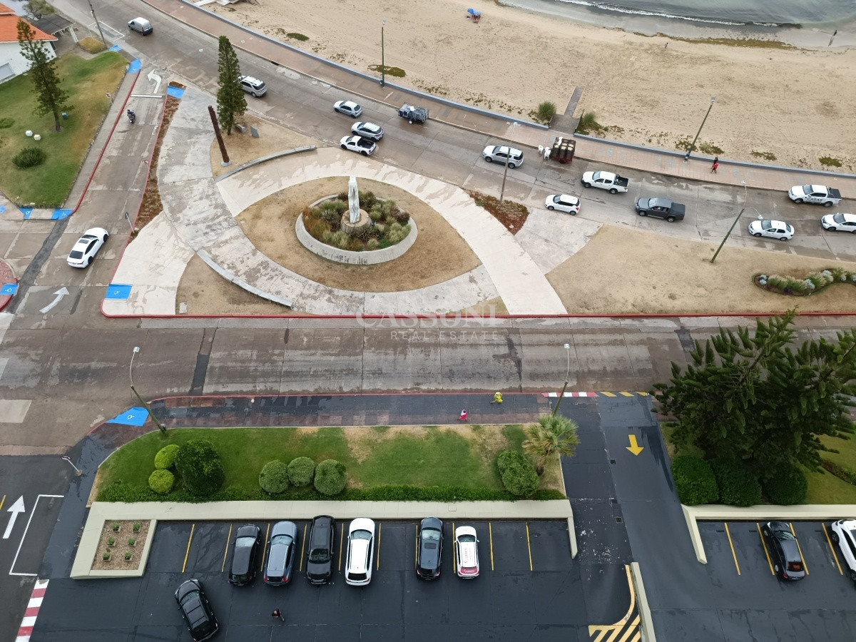 Apartamento ID.638 - Venta Apartamento 3 Dormitorios y Dependencia, Playa Mansa, Punta del Este