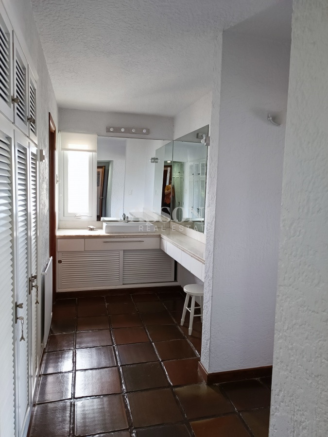 Apartamento ID.638 - Venta Apartamento 3 Dormitorios y Dependencia, Playa Mansa, Punta del Este